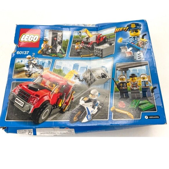 LEGO City Police Tow Truck Trouble 60137 Retired! (144 Pieces) Damaged Box - Picture 8 of 9